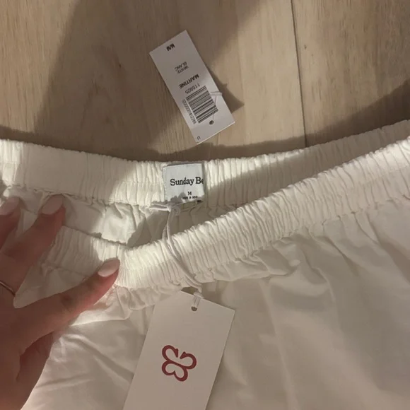 NWT. Aritiza Sunday best white Tiered Skirt - Picture 2 of 3